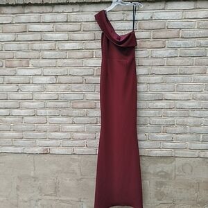 Katie May | Formal trumpet style burgundy dress size 2